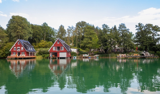 Seehäuser am Lindenhof mit Badesteg